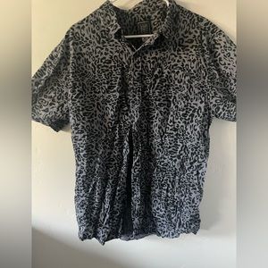 Button down men’s black & gray shirt